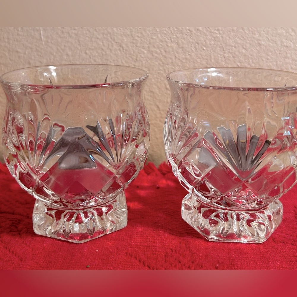 Set/2 candleholders with tea lights.